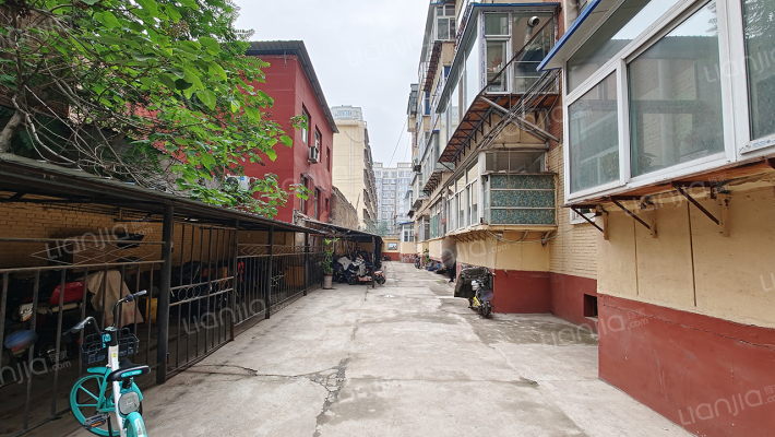 轻工厅宿舍外景图