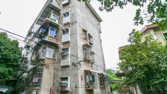 信义小区家属区外景图