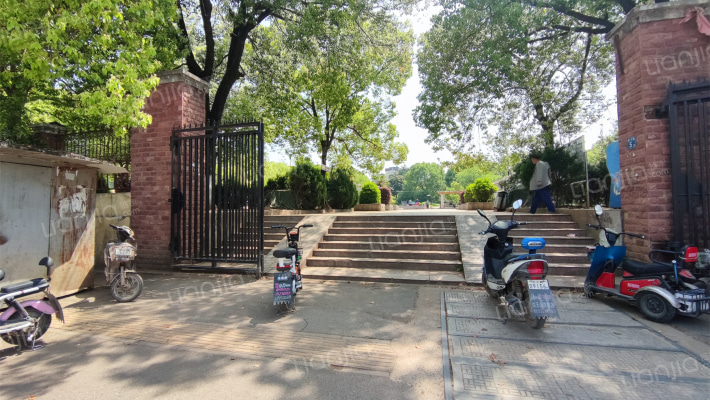 公汽家属委员会外景图