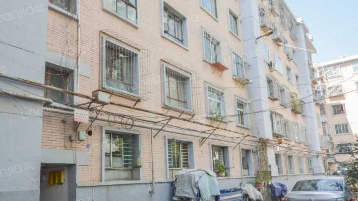 市政设施家属楼外景图