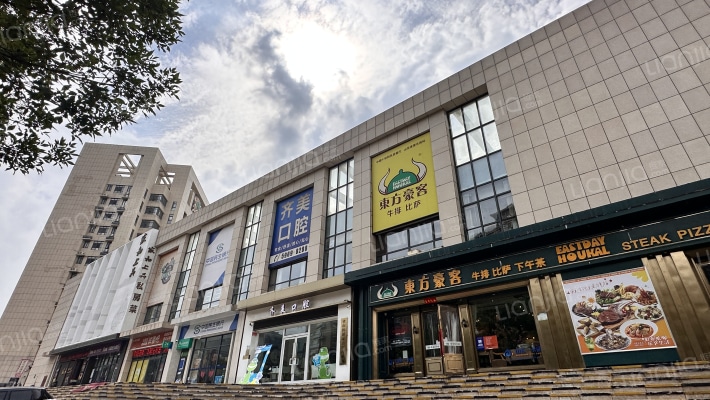 黄金99生活广场外景图