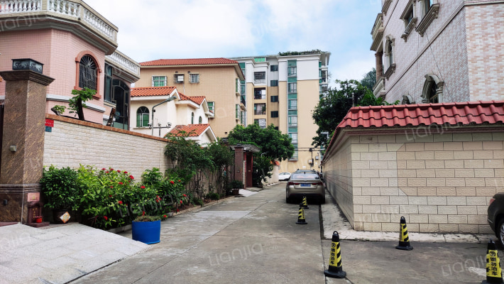 翠映新村大街外景图