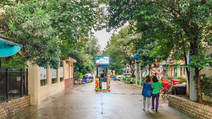 龙山新村外景图