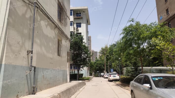 西航南苑小区外景图