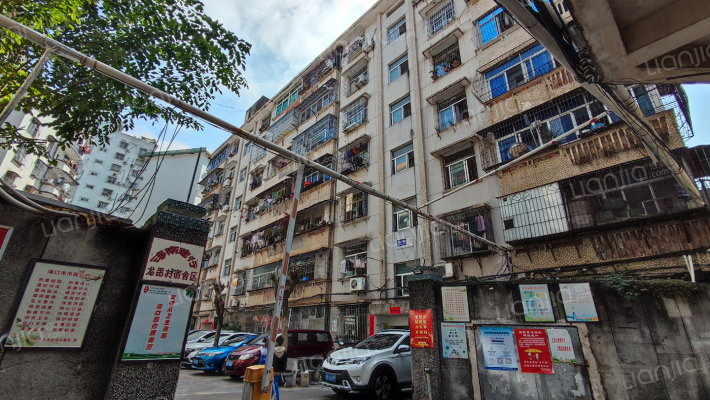 海南建行龙昆村宿舍区外景图