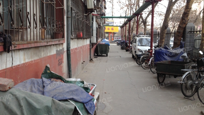 胶印厂宿舍外景图