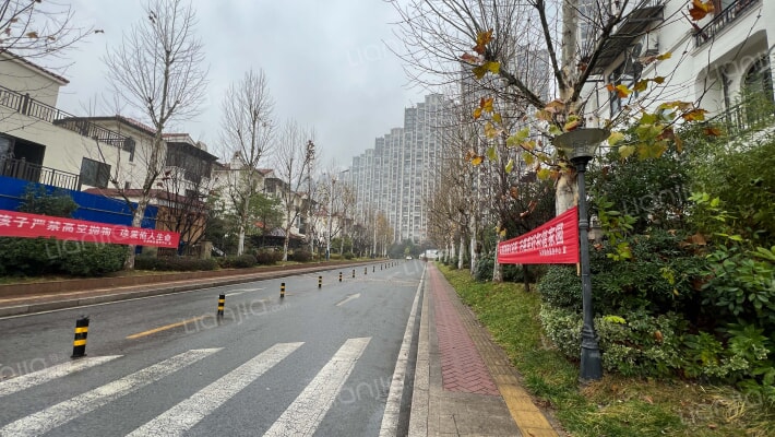 乐湾国际.依山云墅外景图