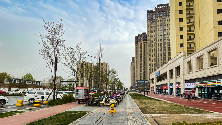 鸿锦城罗曼尼外景图