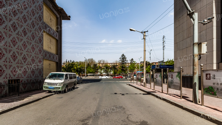 蓝天高层外景图