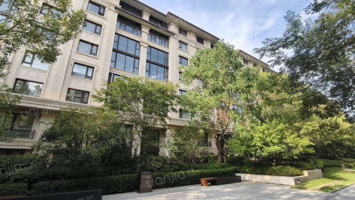 龙湖上第外景图