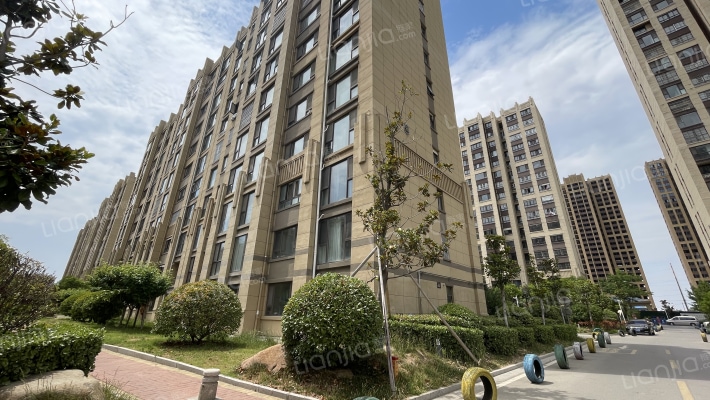 东方春城外景图