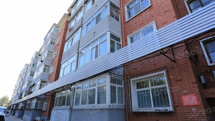 钟楼大街115号院外景图