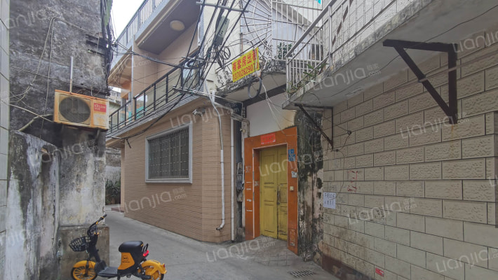 东炮楼大街外景图