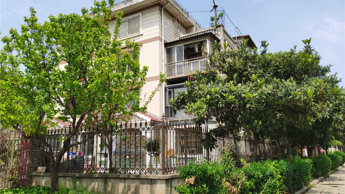 敬賢山莊外景图