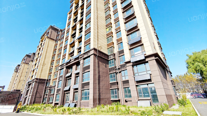 湖光山色外景图