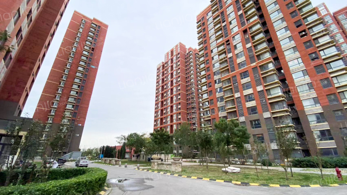 水岸花园外景图