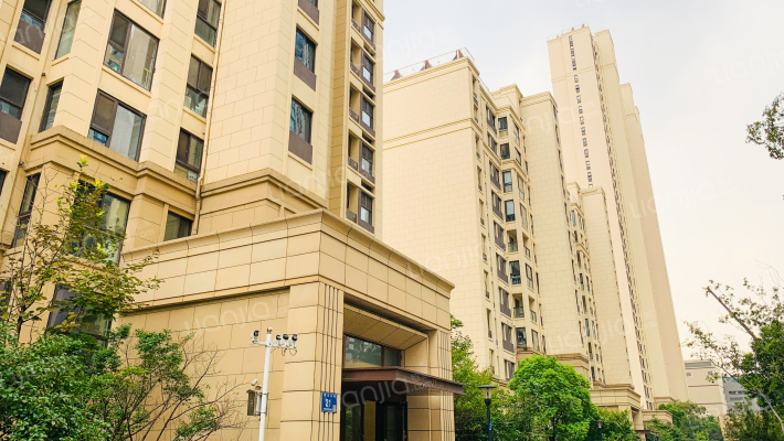 无锡圆融广场外景图