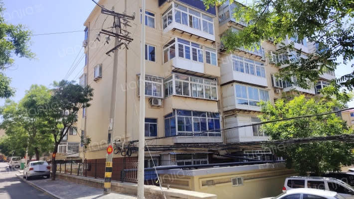 奇山中街外景图