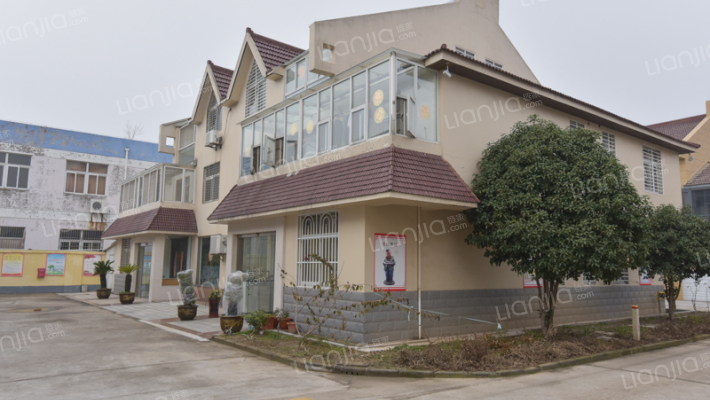 中原别墅区外景图