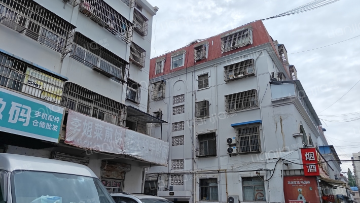 韩式步行街宿舍楼外景图