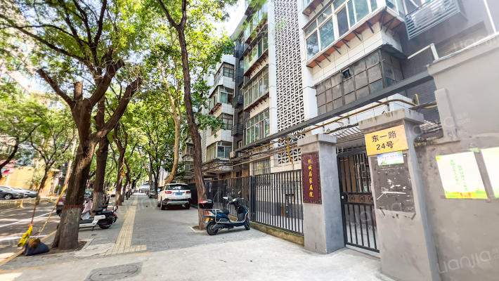 东一路机械厂家属院外景图