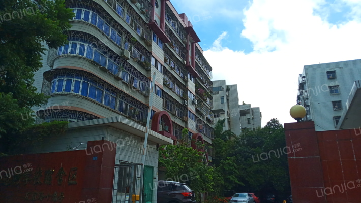 武警海南边防学校宿舍区外景图