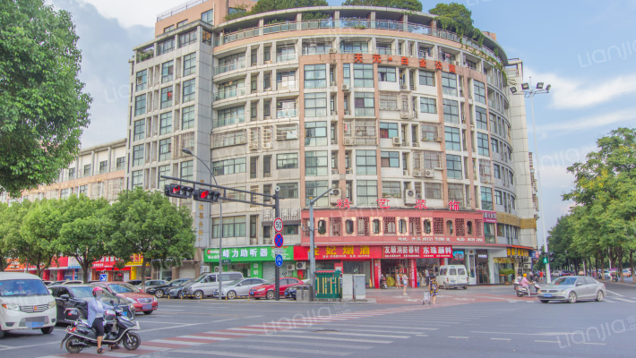 白金公寓外景图