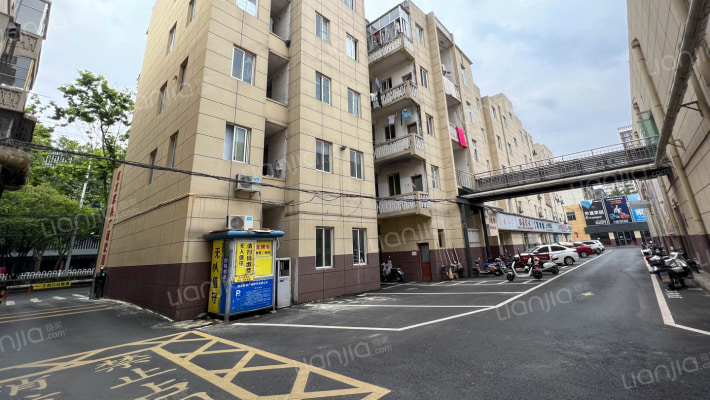 南方家具广场家属院外景图