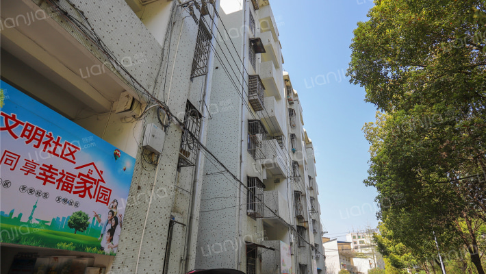 百货大楼家属院外景图