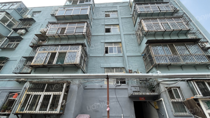 罗城头啤酒厂家属院外景图