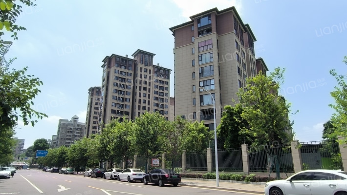 城投凤峦郡外景图