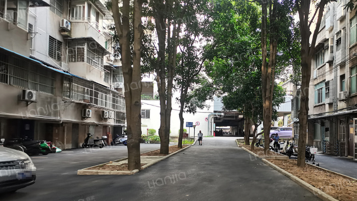 华龙苑小区外景图