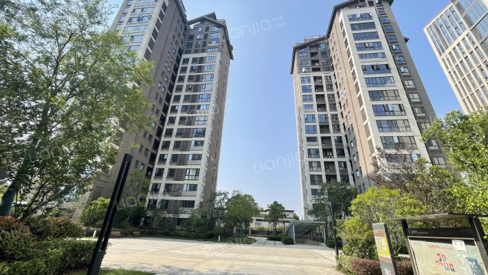 山水华府兰花园外景图