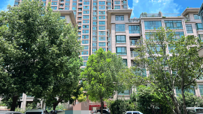 银丰财富广场外景图