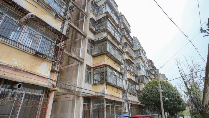 啤酒厂家属院外景图