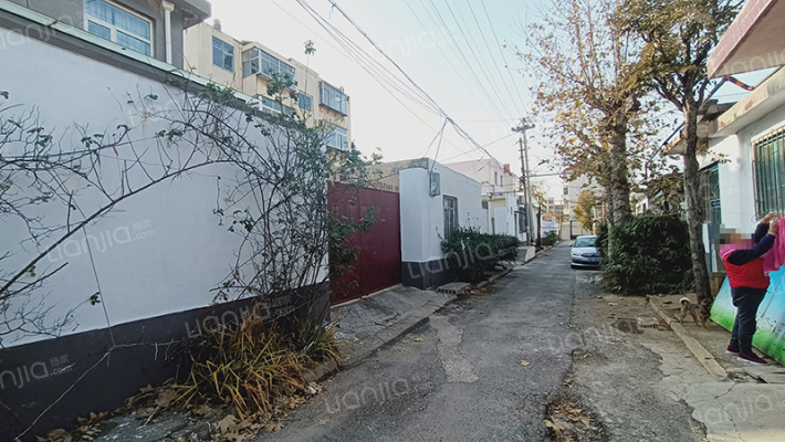 抹直口政府家属楼外景图