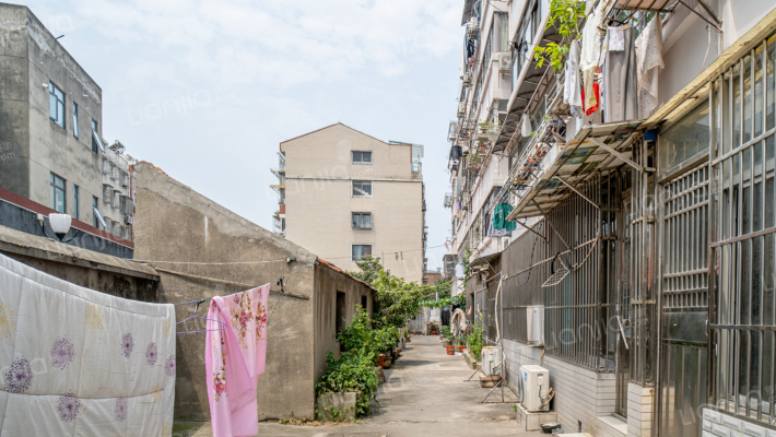 百货公司宿舍楼外景图