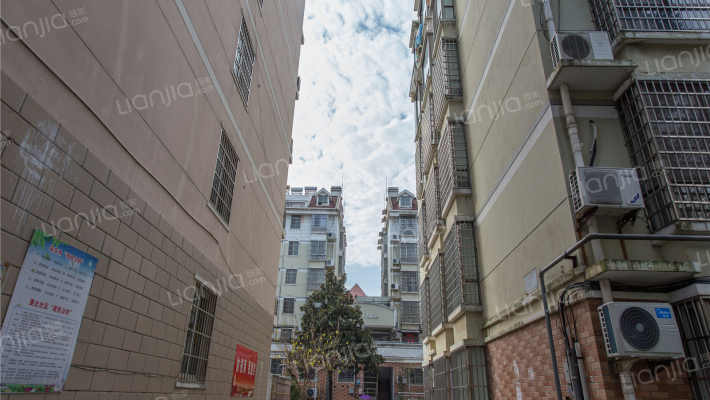 回祥西村外景图