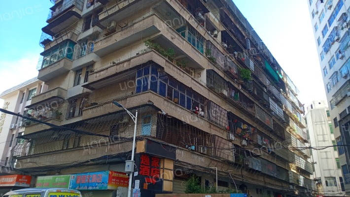 海南省第一建筑工程公司宿舍区外景图