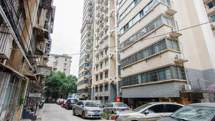 公交分局宿舍外景图