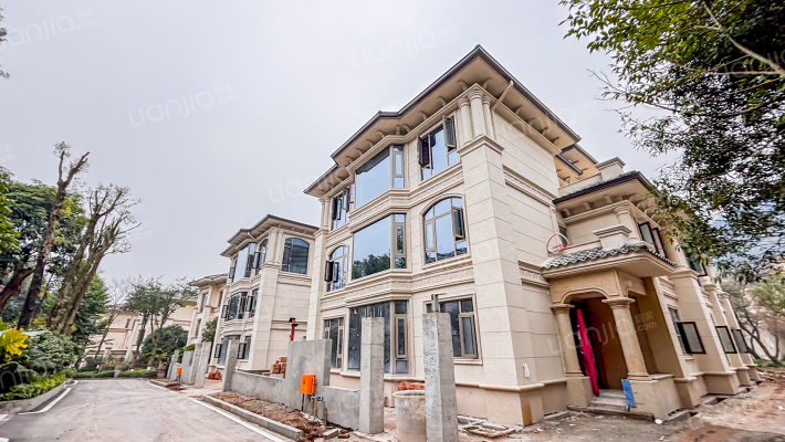 恒大金碧天下依云湖外景图