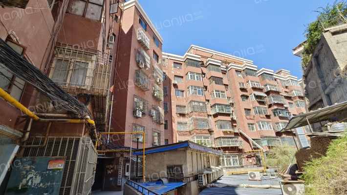 房管所家属楼外景图