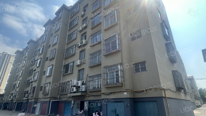 教体局宿舍外景图