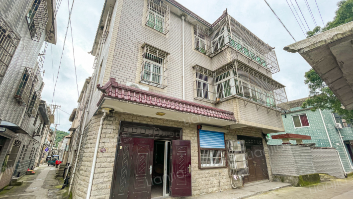 横溪镇上街村朱家岸外景图