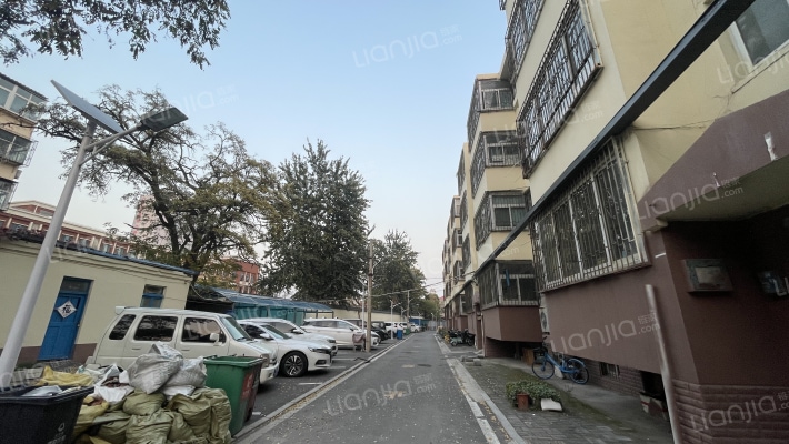 烈士陵园一号院外景图