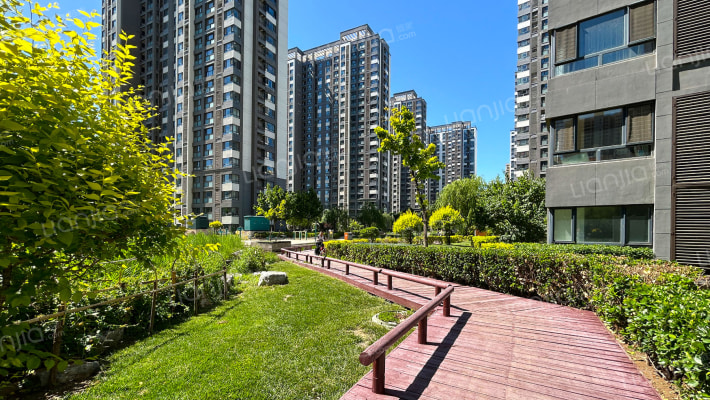 阳光逸墅外景图