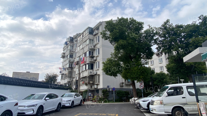 万里小区外景图