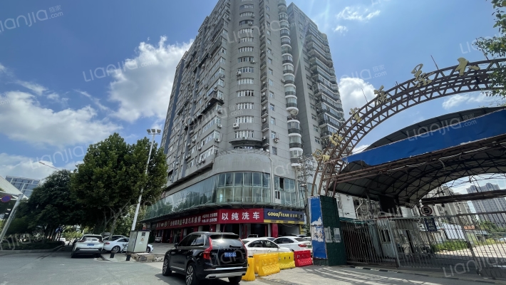 云彩大厦外景图