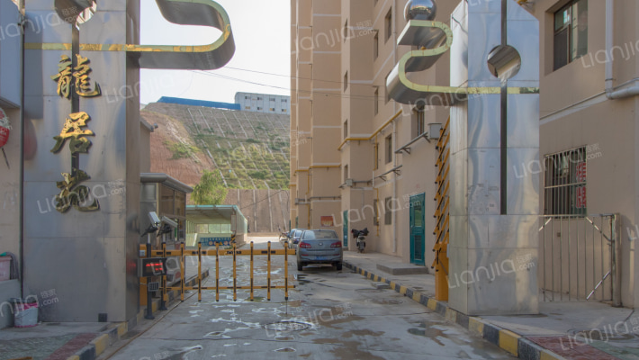 龍居苑小区外景图