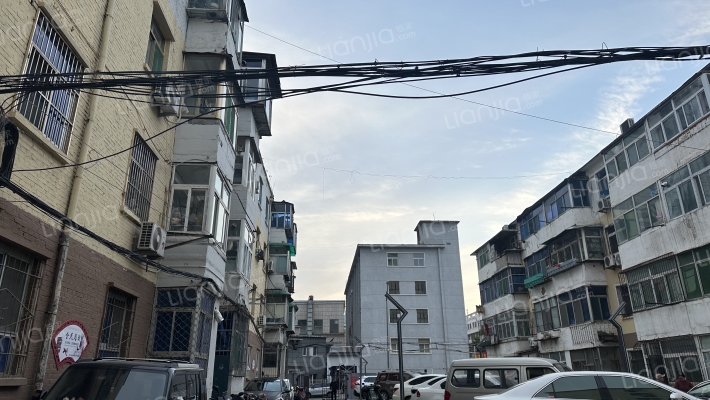 太铁乘警楼宿舍外景图